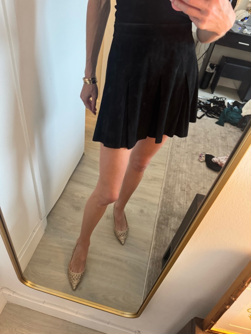Alice + Olivia Black Suede Pleated Mini Skirt - Picture 5 of 9